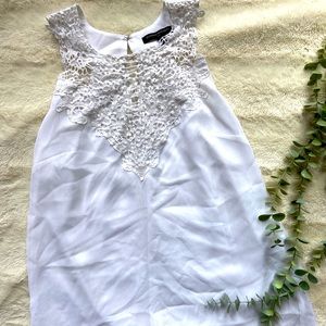 Banana Republic Top with Lace Detailing - size small